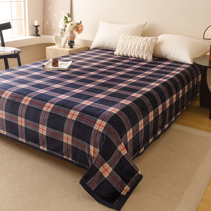 91家纺网 家纺一手货源 找家纺 悦然毛巾被 2025新款300克印花牛奶绒盖毯休闲毯素色毛毯毯子 流光格蓝