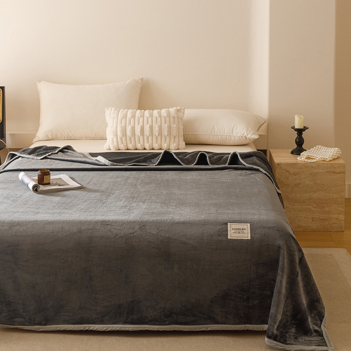 91家纺网 家纺一手货源 找家纺 悦然毛巾被 2025新款300克印花牛奶绒盖毯休闲毯素色毛毯毯子 深灰