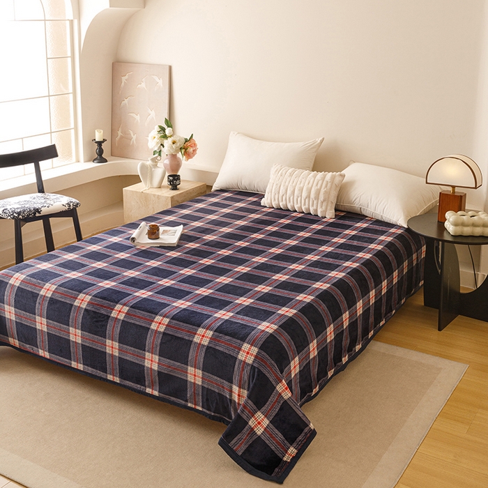 91家纺网 家纺一手货源 找家纺 悦然毛巾被 2025新款300克印花牛奶绒盖毯休闲毯素色毛毯毯子 流光格蓝