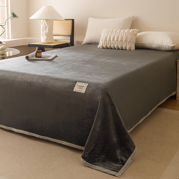 91家纺网 家纺一手货源 找家纺 悦然毛巾被 2025新款300克印花牛奶绒盖毯休闲毯素色毛毯毯子 深灰