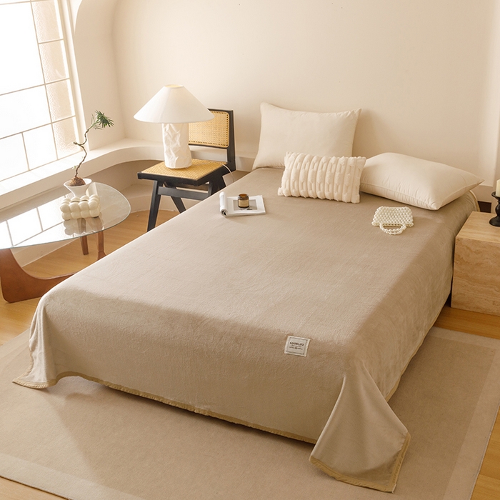 91家纺网 家纺一手货源 找家纺 悦然毛巾被 2025新款300克印花牛奶绒盖毯休闲毯素色毛毯毯子 玉白