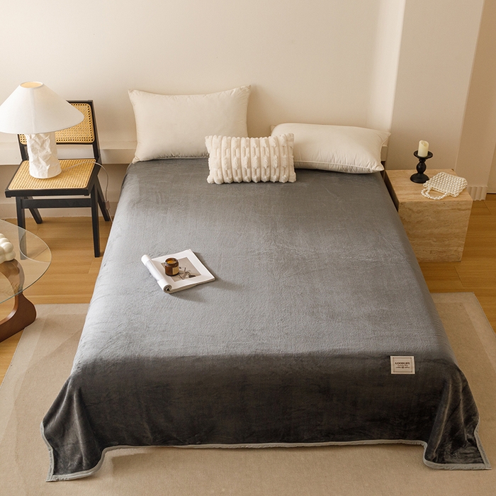 91家纺网 家纺一手货源 找家纺 悦然毛巾被 2025新款300克印花牛奶绒盖毯休闲毯素色毛毯毯子 深灰