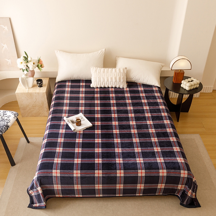 91家纺网 家纺一手货源 找家纺 悦然毛巾被 2025新款300克印花牛奶绒盖毯休闲毯素色毛毯毯子 流光格蓝