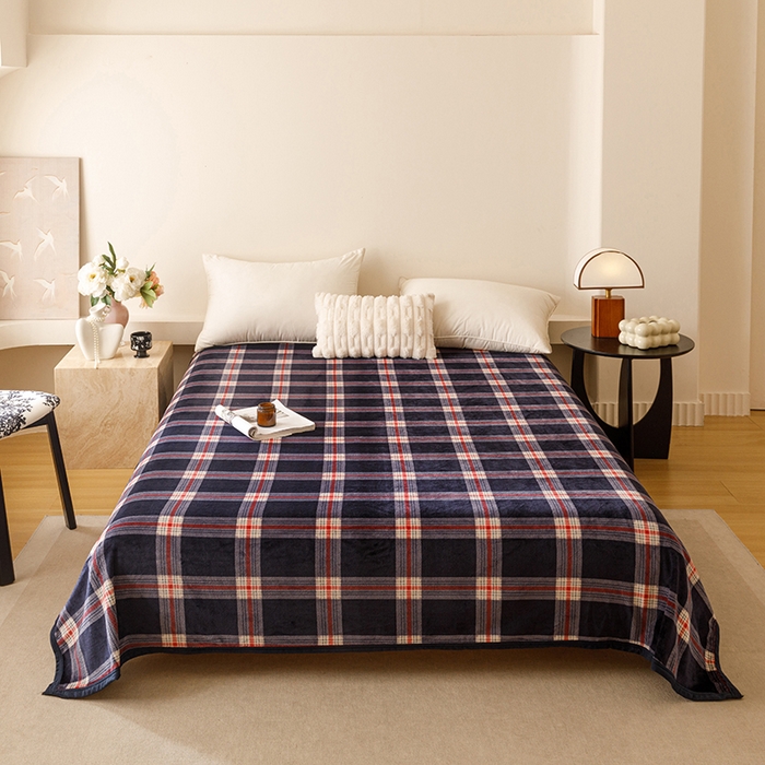 91家纺网 家纺一手货源 找家纺 悦然毛巾被 2025新款300克印花牛奶绒盖毯休闲毯素色毛毯毯子 流光格蓝