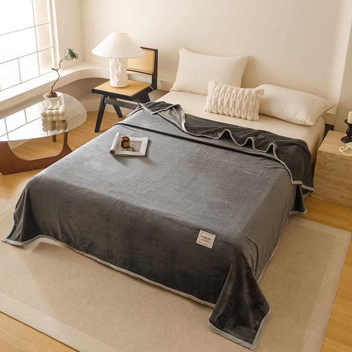 91家纺网 家纺一手货源 找家纺 悦然毛巾被 2025新款300克印花牛奶绒盖毯休闲毯素色毛毯毯子 深灰