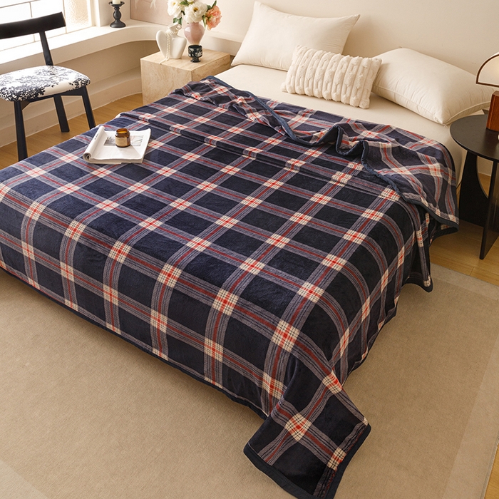 91家纺网 家纺一手货源 找家纺 悦然毛巾被 2025新款300克印花牛奶绒盖毯休闲毯素色毛毯毯子 流光格蓝