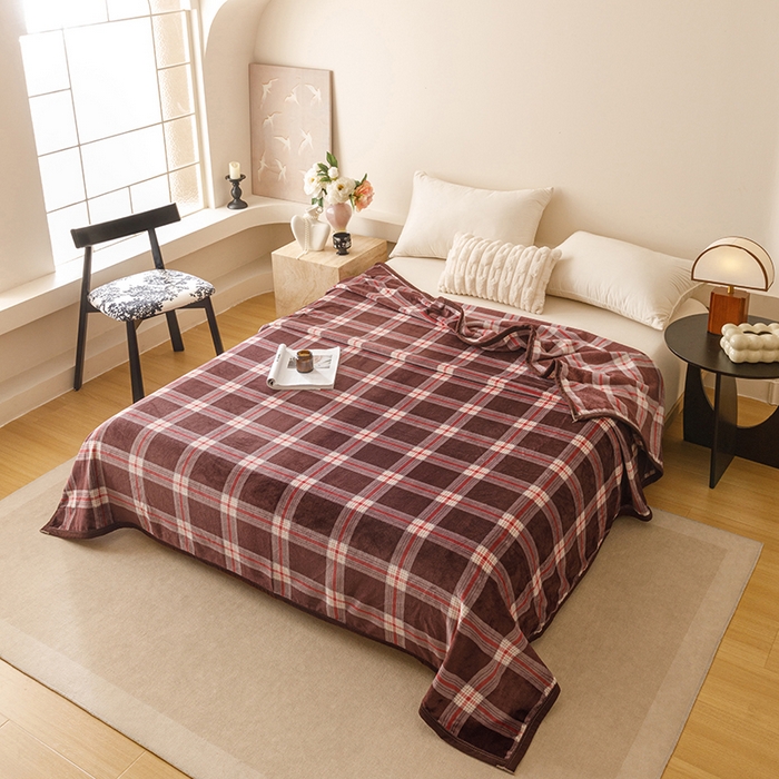 91家纺网 家纺一手货源 找家纺 悦然毛巾被 2025新款300克印花牛奶绒盖毯休闲毯素色毛毯毯子 流光格咖