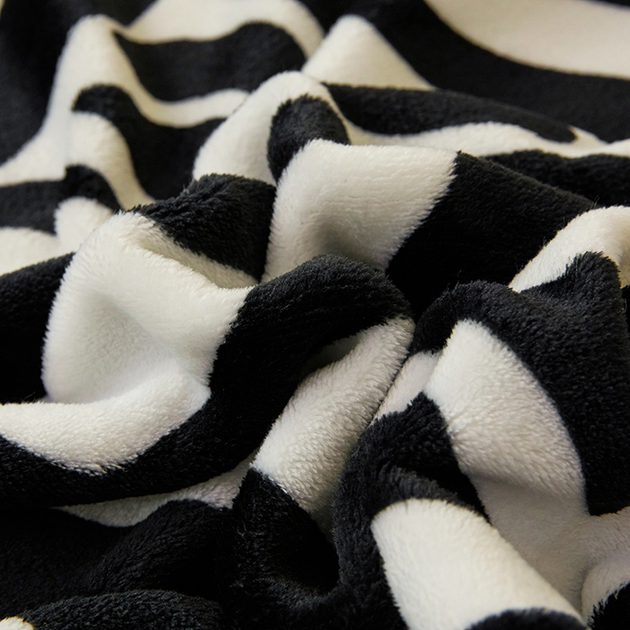 91家纺网 家纺一手货源 找家纺 悦然毛巾被 2025新款300克印花牛奶绒盖毯休闲毯素色毛毯毯子 复古斑马