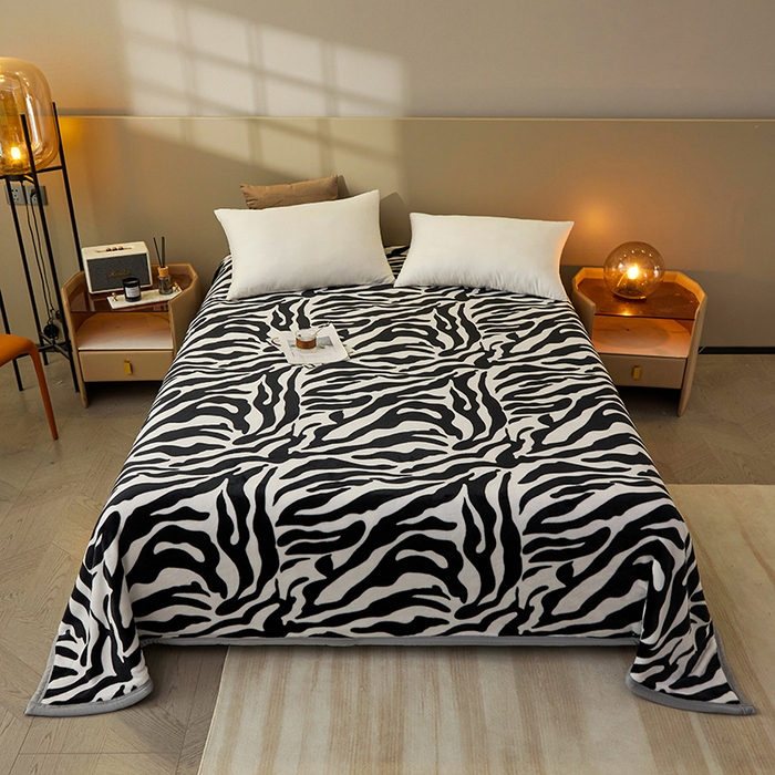 91家纺网 家纺一手货源 找家纺 悦然毛巾被 2025新款300克印花牛奶绒盖毯休闲毯素色毛毯毯子 复古斑马