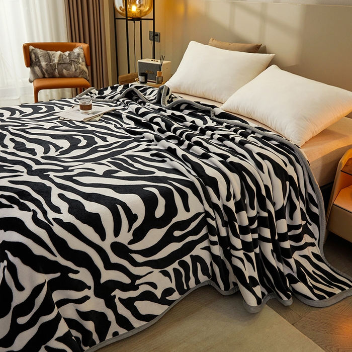 91家纺网 家纺一手货源 找家纺 悦然毛巾被 2025新款300克印花牛奶绒盖毯休闲毯素色毛毯毯子 复古斑马