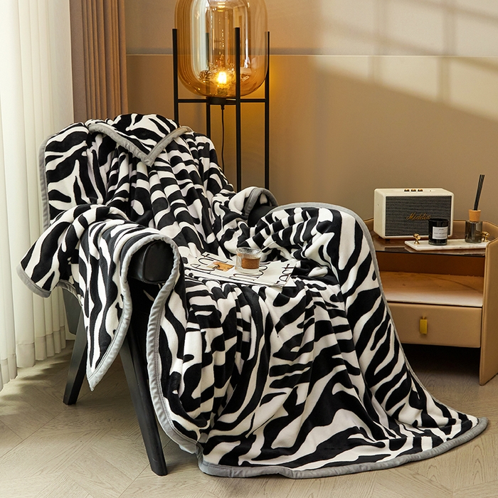 91家纺网 家纺一手货源 找家纺 悦然毛巾被 2025新款300克印花牛奶绒盖毯休闲毯素色毛毯毯子 复古斑马