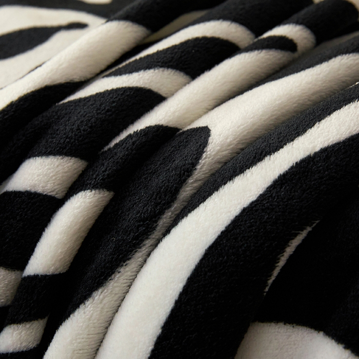 91家纺网 家纺一手货源 找家纺 悦然毛巾被 2025新款300克印花牛奶绒盖毯休闲毯素色毛毯毯子 复古斑马