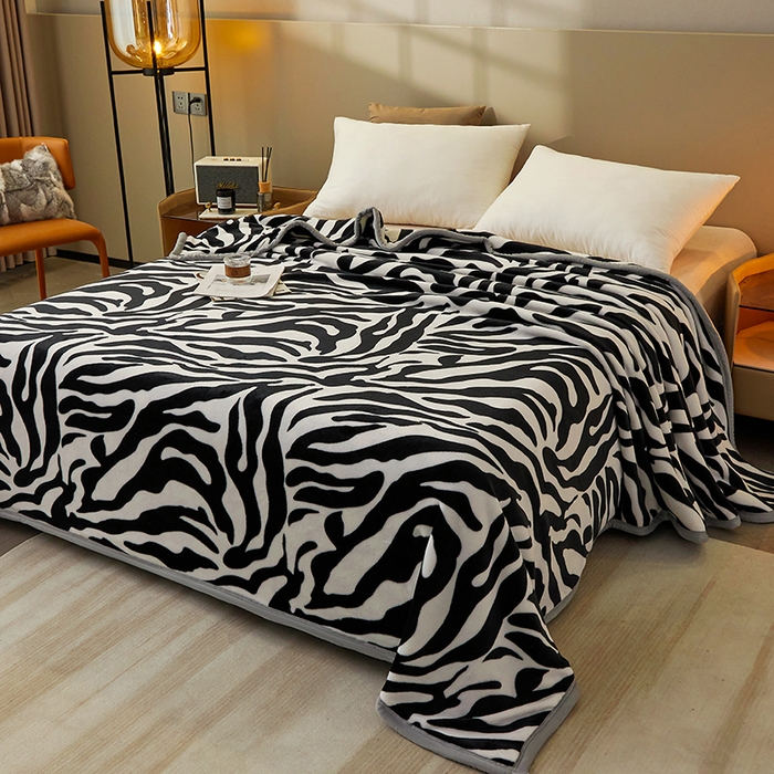 91家纺网 家纺一手货源 找家纺 悦然毛巾被 2025新款300克印花牛奶绒盖毯休闲毯素色毛毯毯子 复古斑马