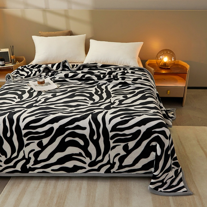 91家纺网 家纺一手货源 找家纺 悦然毛巾被 2025新款300克印花牛奶绒盖毯休闲毯素色毛毯毯子 复古斑马