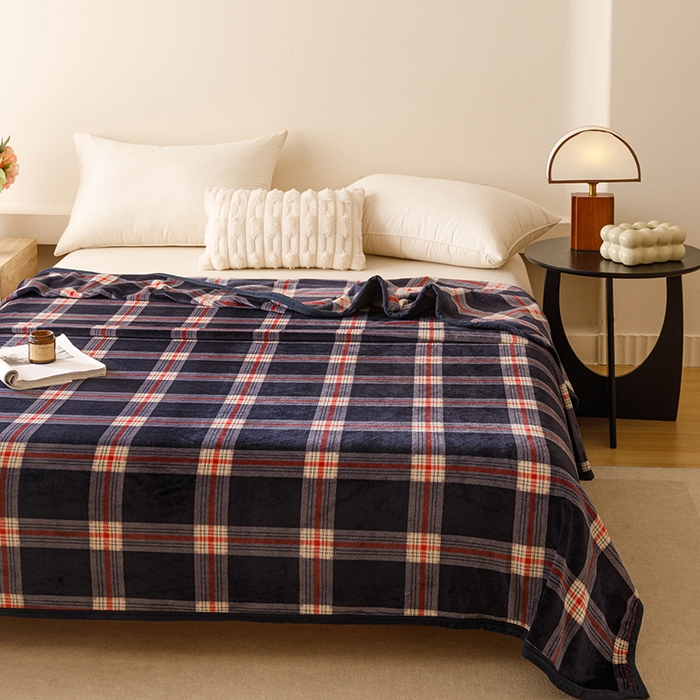 91家纺网 家纺一手货源 找家纺 悦然毛巾被 2025新款300克印花牛奶绒盖毯休闲毯素色毛毯毯子 流光格蓝