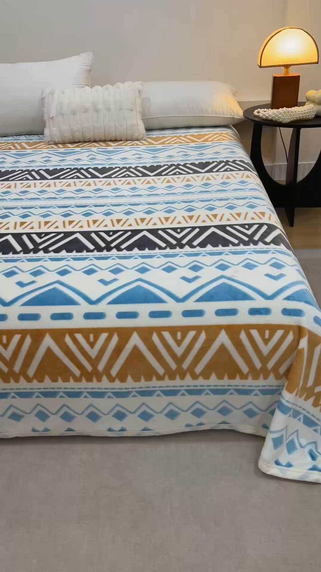 91家纺网 家纺一手货源 找家纺 悦然毛巾被 2025新款300克印花牛奶绒盖毯休闲毯素色毛毯毯子 自由织梦