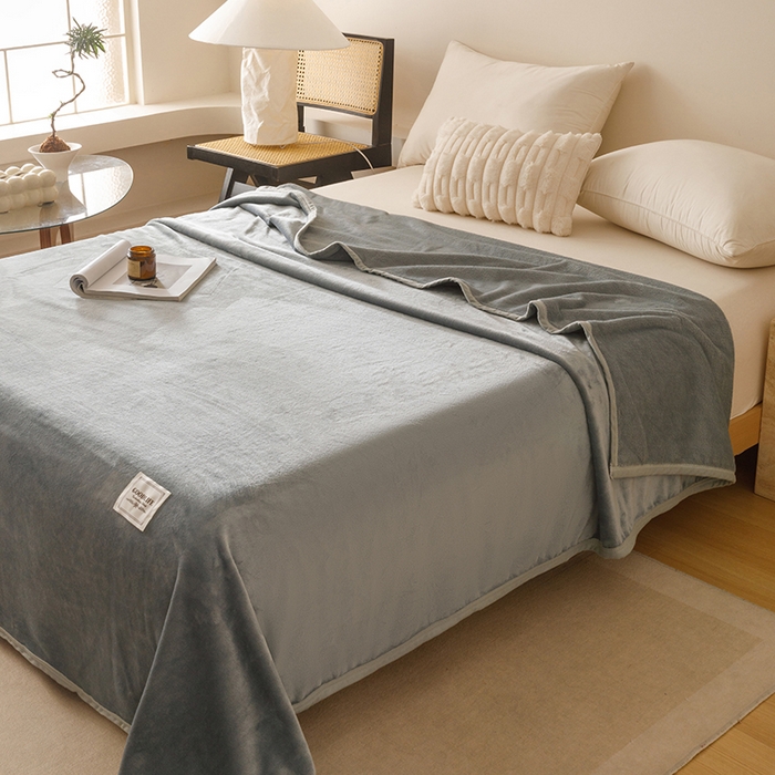 91家纺网 家纺一手货源 找家纺 悦然毛巾被 2025新款300克印花牛奶绒盖毯休闲毯素色毛毯毯子 银灰