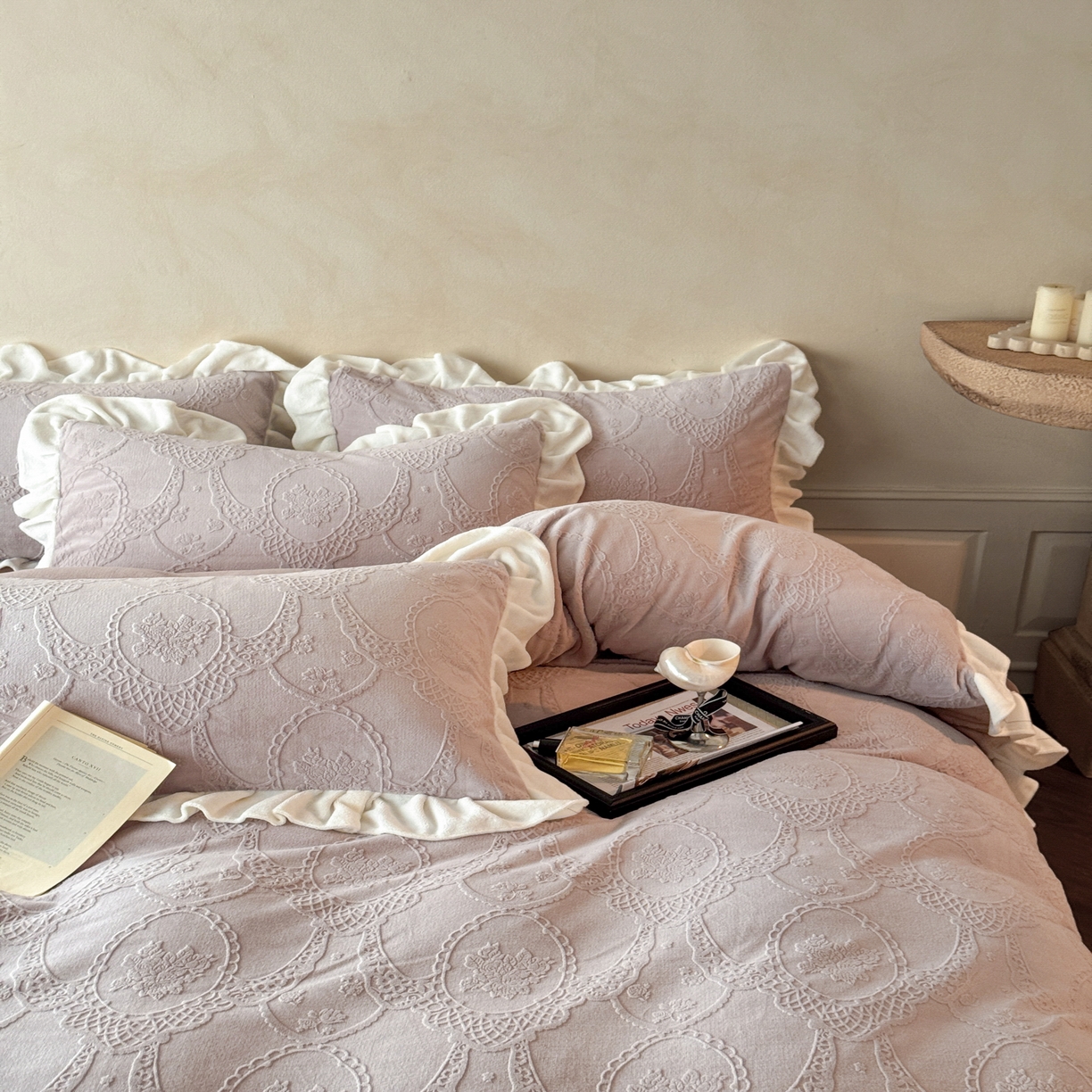 91家纺网 家纺一手货源 找家纺 （总）慕澄家纺 2025新款高克重牛奶绒花边款雕花四件套