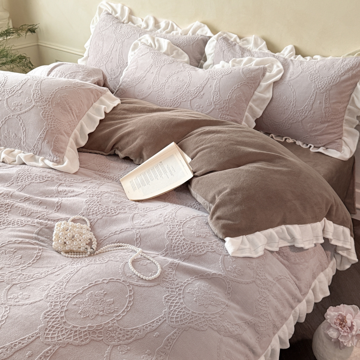 91家纺网 家纺一手货源 找家纺 （总）慕澄家纺 2025新款高克重牛奶绒花边款雕花四件套