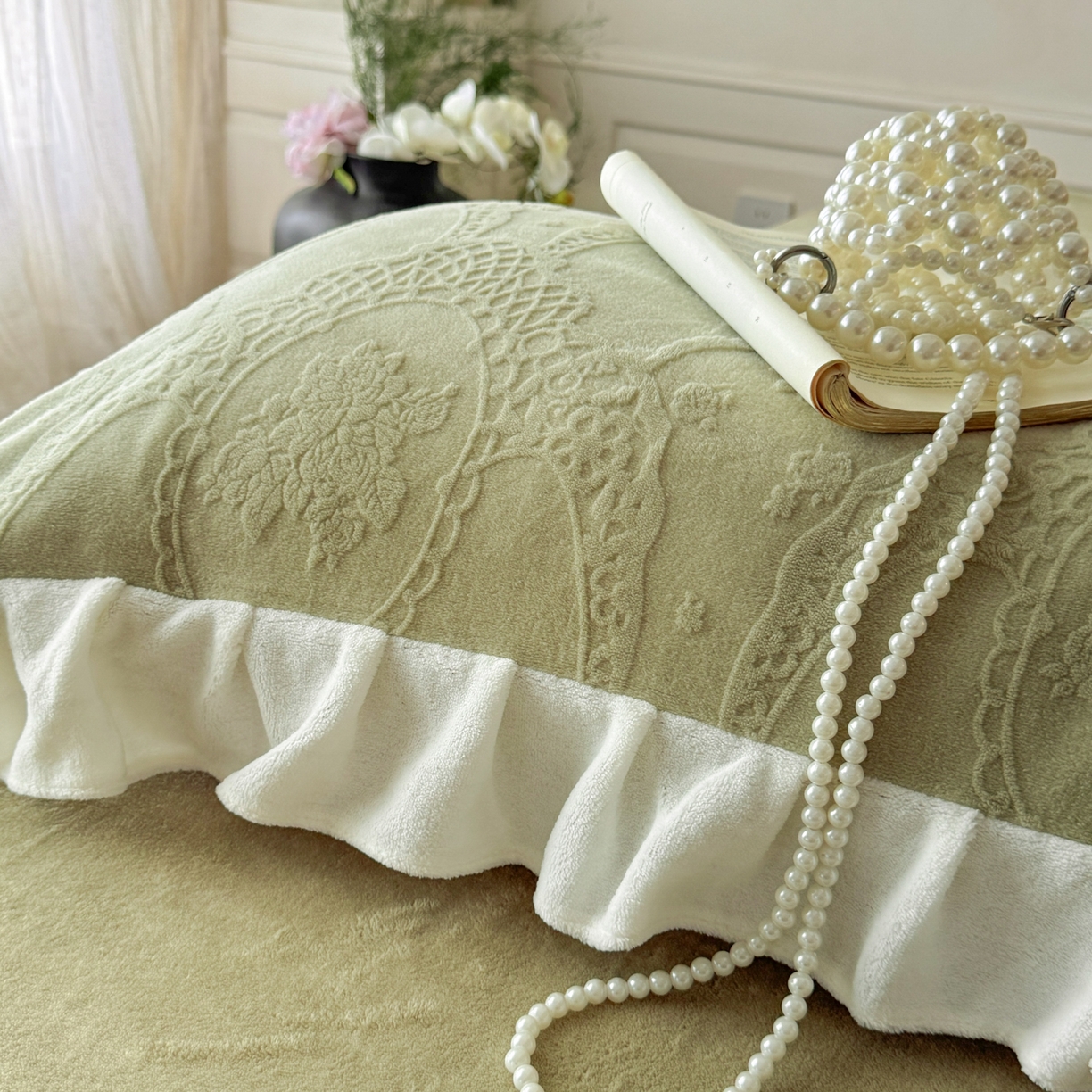 91家纺网 家纺一手货源 找家纺 慕澄家纺 2025新款高克重牛奶绒花边款雕花四件套 安娜-松绿