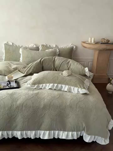 91家纺网 家纺一手货源 找家纺 慕澄家纺 2025新款高克重牛奶绒花边款雕花四件套 安娜-松绿