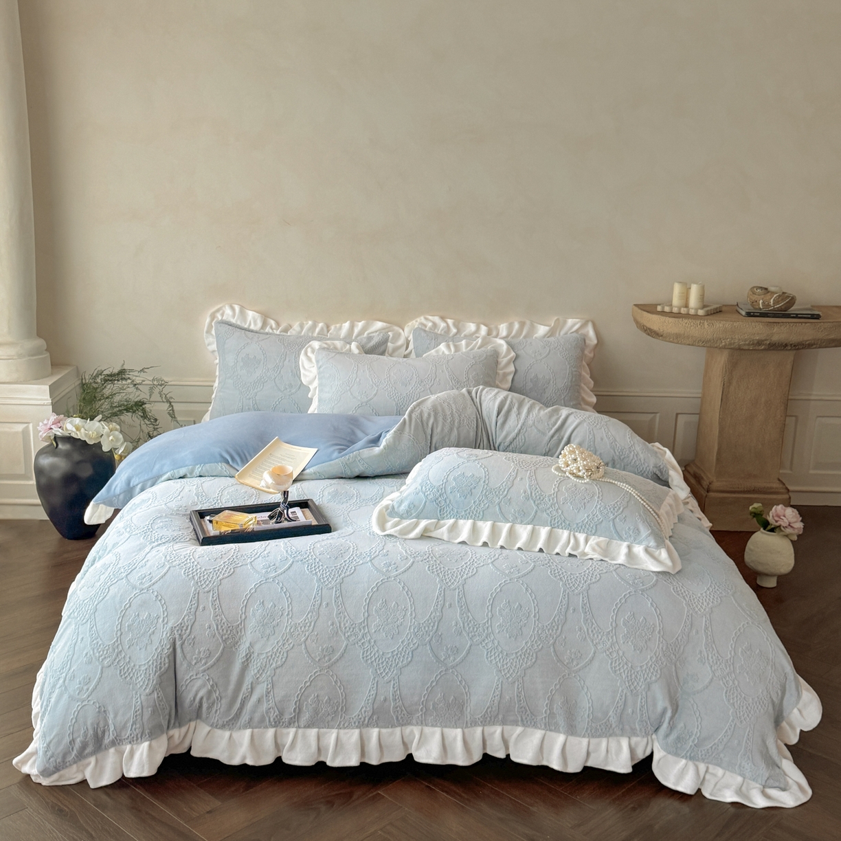 慕澄家纺 2025新款高克重牛奶绒花边款雕花四件套 安娜-浅蓝