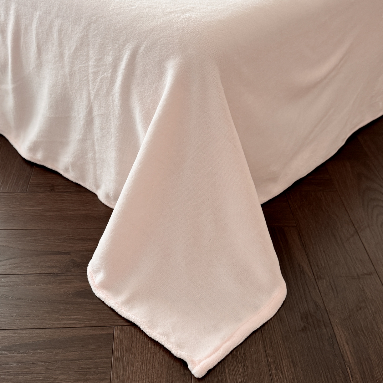 91家纺网 家纺一手货源 找家纺 慕澄家纺 2025新款高克重牛奶绒花边款雕花四件套 安娜-甜粉