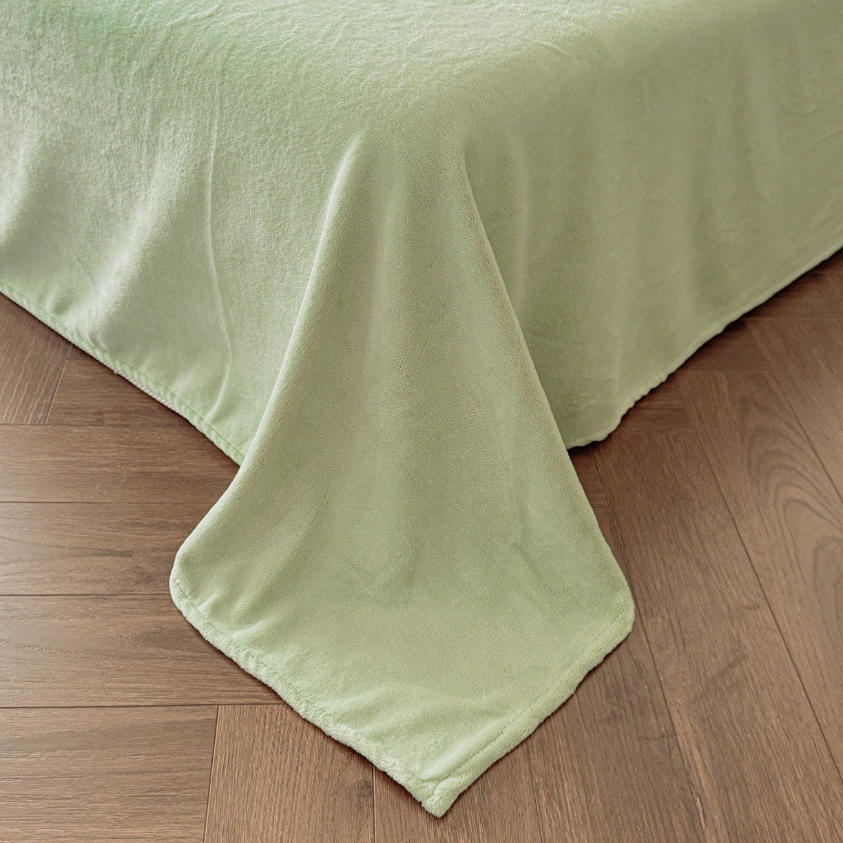 91家纺网 家纺一手货源 找家纺 慕澄家纺 2025新款高克重牛奶绒花边款雕花四件套 安琪儿-白绿