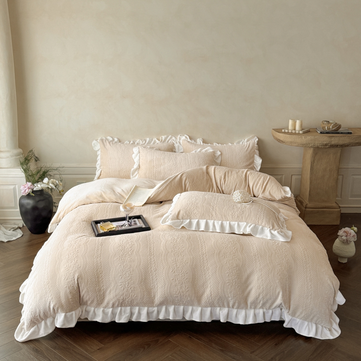 慕澄家纺 2025新款高克重牛奶绒花边款雕花四件套 安琪儿-香槟咖