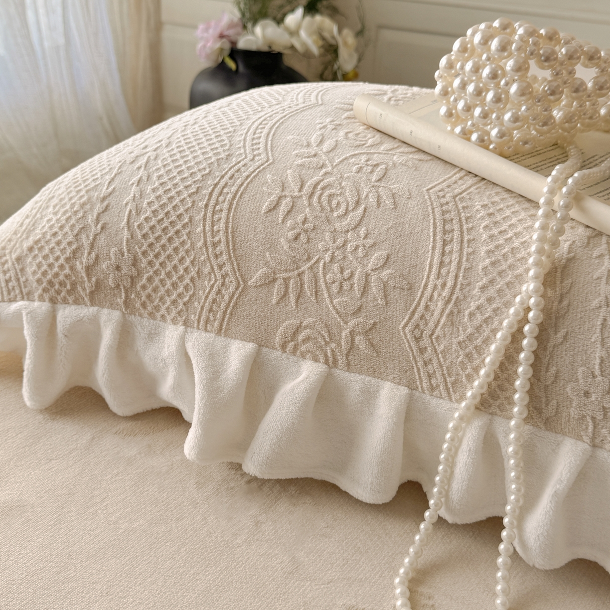 91家纺网 家纺一手货源 找家纺 慕澄家纺 2025新款高克重牛奶绒花边款雕花四件套 安琪儿-香槟咖