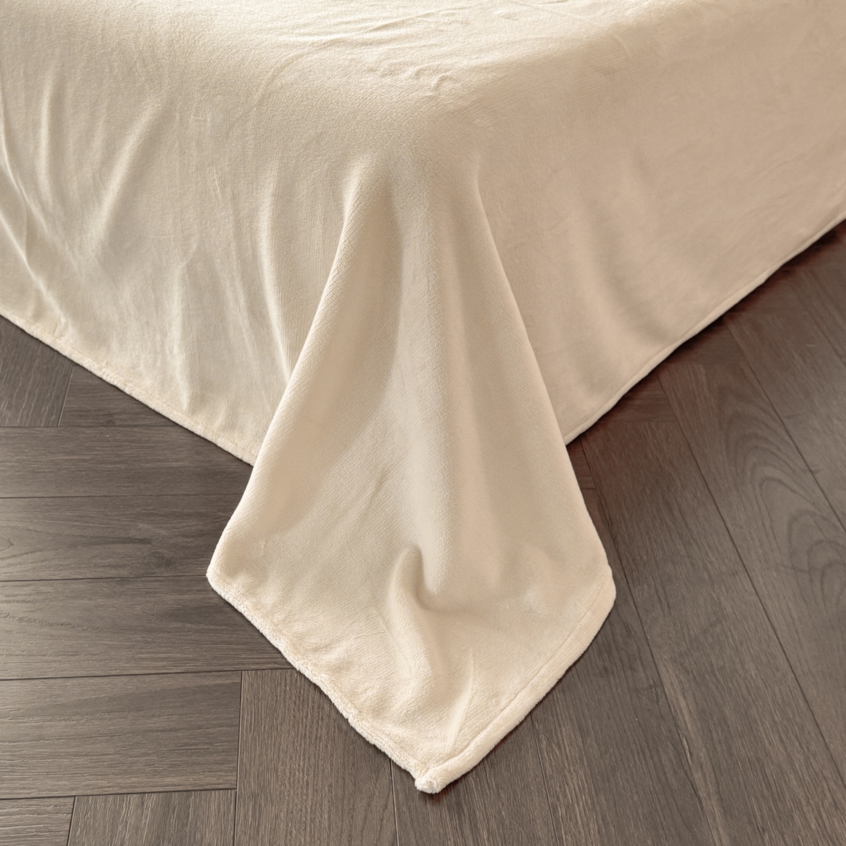 91家纺网 家纺一手货源 找家纺 慕澄家纺 2025新款高克重牛奶绒花边款雕花四件套 安琪儿-香槟咖