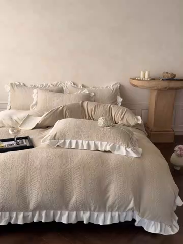 91家纺网 家纺一手货源 找家纺 慕澄家纺 2025新款高克重牛奶绒花边款雕花四件套 安琪儿-香槟咖