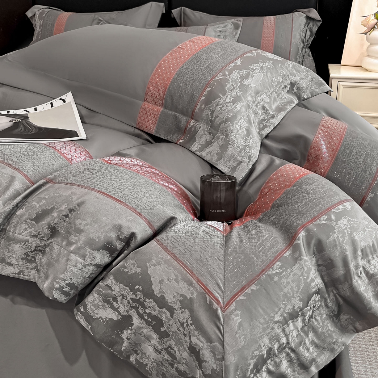 91家纺网 家纺一手货源 找家纺 博纳家纺 2025新款多色色织提花宽边高级简奢款亲肤棉四件套-纸落云烟 纸落云烟-高级灰