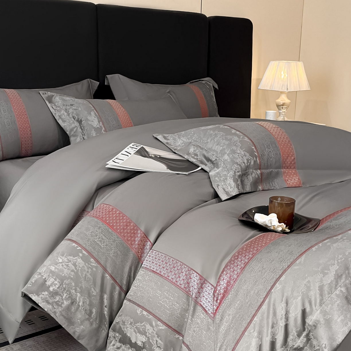 91家纺网 家纺一手货源 找家纺 博纳家纺 2025新款多色色织提花宽边高级简奢款亲肤棉四件套-纸落云烟 纸落云烟-高级灰