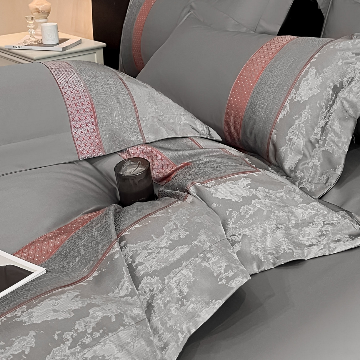 91家纺网 家纺一手货源 找家纺 博纳家纺 2025新款多色色织提花宽边高级简奢款亲肤棉四件套-纸落云烟 纸落云烟-高级灰