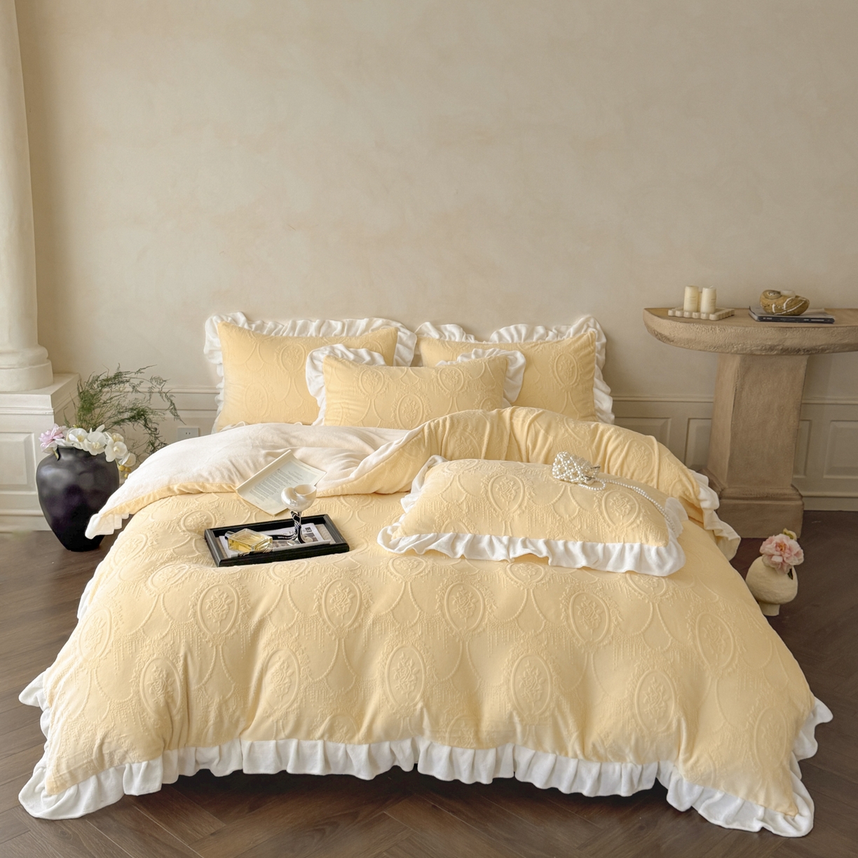 慕澄家纺 2025新款高克重牛奶绒花边款雕花四件套 珍妮-奶酪黄