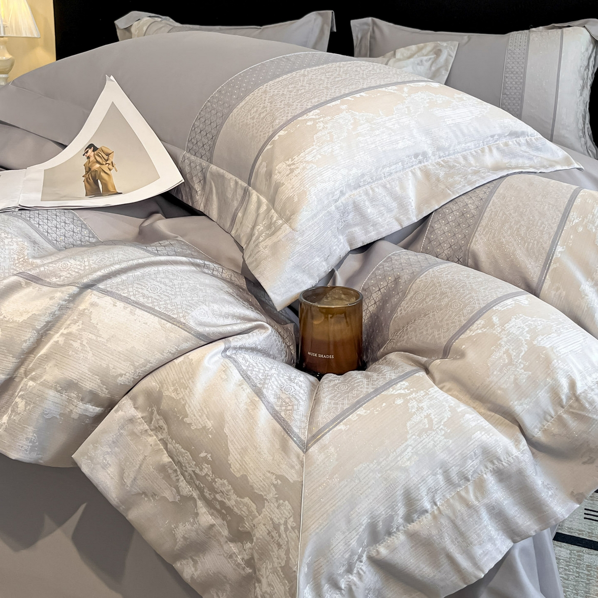 91家纺网 家纺一手货源 找家纺 博纳家纺 2025新款多色色织提花宽边高级简奢款亲肤棉四件套-纸落云烟 纸落云烟-浅灰