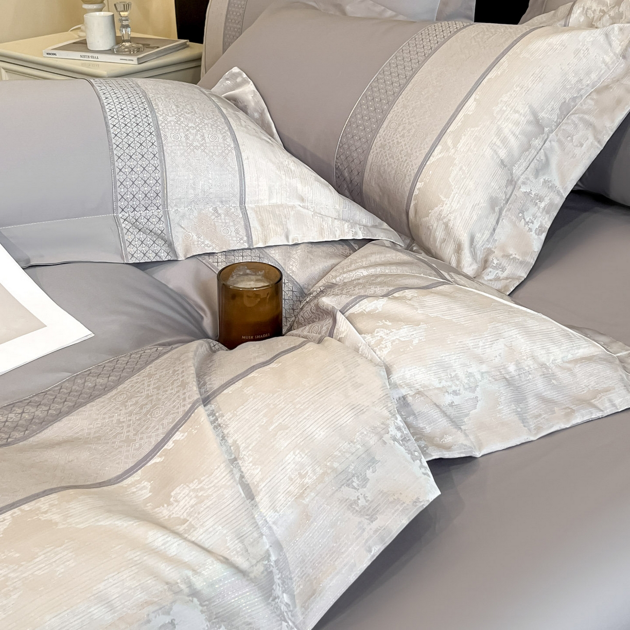 91家纺网 家纺一手货源 找家纺 博纳家纺 2025新款多色色织提花宽边高级简奢款亲肤棉四件套-纸落云烟 纸落云烟-浅灰