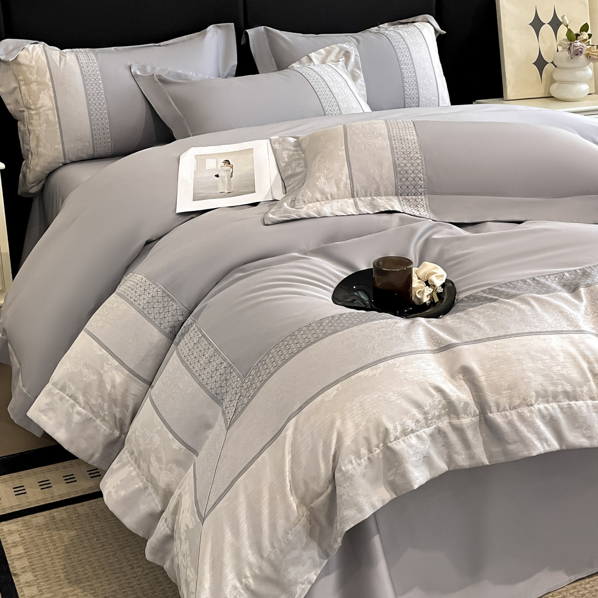 91家纺网 家纺一手货源 找家纺 博纳家纺 2025新款多色色织提花宽边高级简奢款亲肤棉四件套-纸落云烟 纸落云烟-浅灰