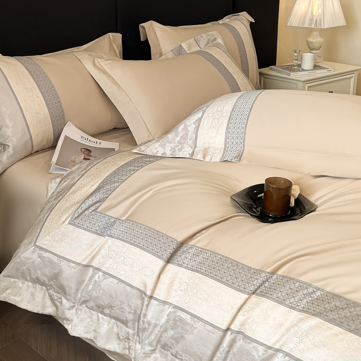 91家纺网 家纺一手货源 找家纺 博纳家纺 2025新款多色色织提花宽边高级简奢款亲肤棉四件套-纸落云烟 纸落云烟-香槟