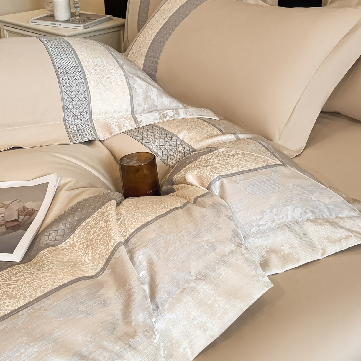 91家纺网 家纺一手货源 找家纺 博纳家纺 2025新款多色色织提花宽边高级简奢款亲肤棉四件套-纸落云烟 纸落云烟-香槟