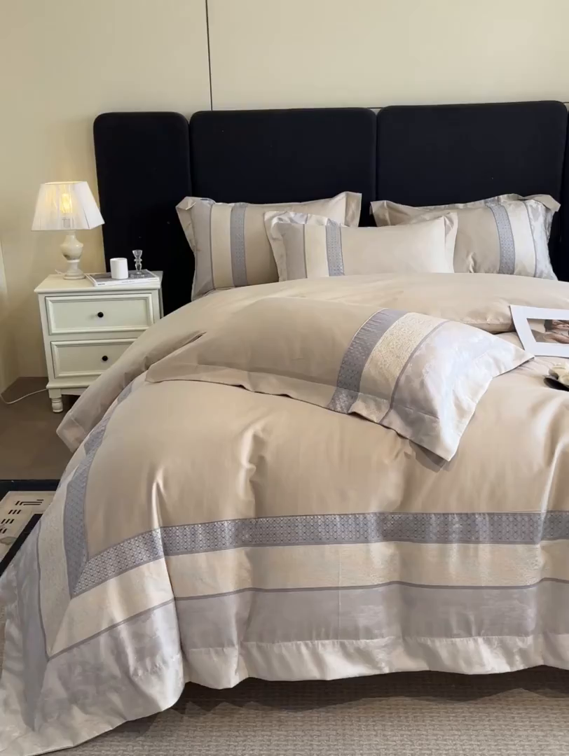 91家纺网 家纺一手货源 找家纺 博纳家纺 2025新款多色色织提花宽边高级简奢款亲肤棉四件套-纸落云烟 纸落云烟-香槟