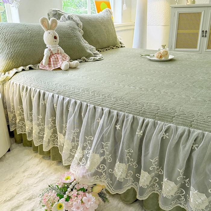 91家纺网 家纺一手货源 找家纺 美达家纺 2025新款牛奶绒纯色夹棉床裙 牛奶绒夹棉床裙-绿