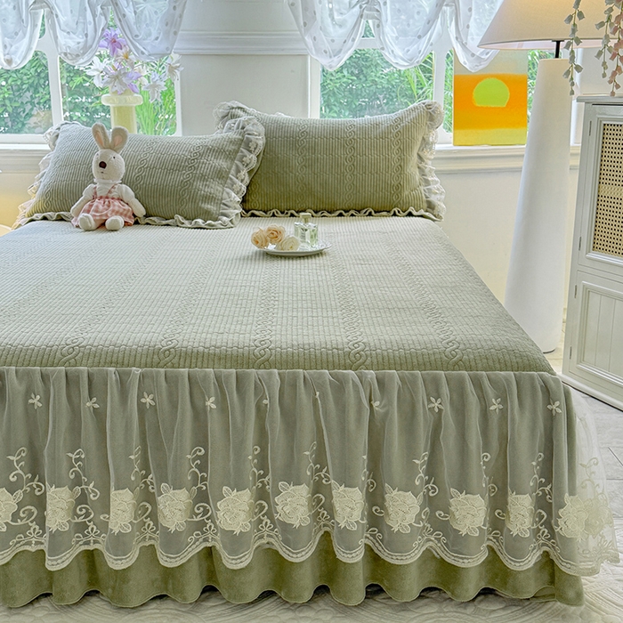 91家纺网 家纺一手货源 找家纺 美达家纺 2025新款牛奶绒纯色夹棉床裙 牛奶绒夹棉床裙-绿