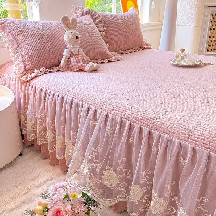 91家纺网 家纺一手货源 找家纺 美达家纺 2025新款牛奶绒纯色夹棉床裙 牛奶绒夹棉床裙-皮粉