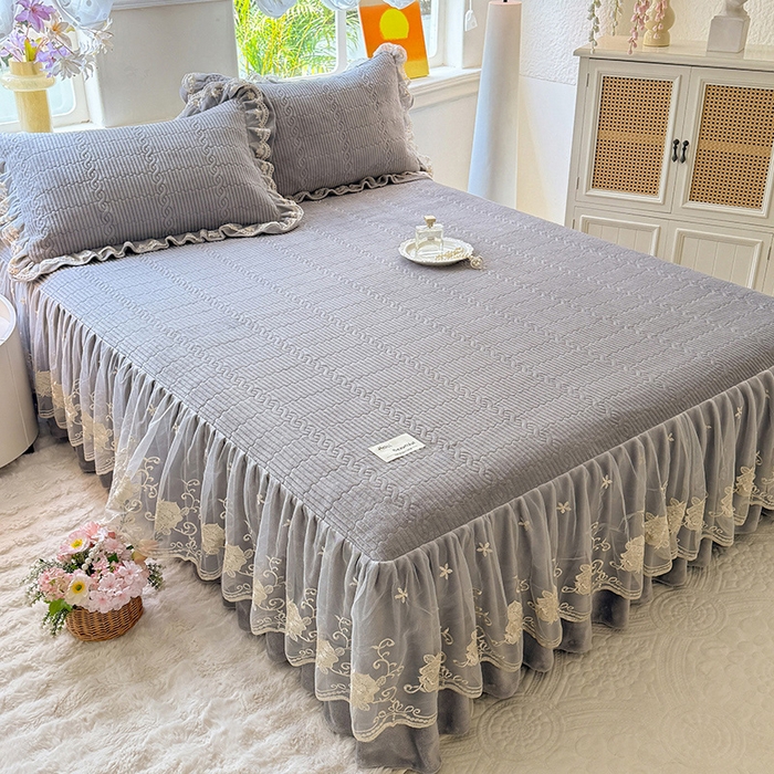 91家纺网 家纺一手货源 找家纺 美达家纺 2025新款牛奶绒纯色夹棉床裙 牛奶绒夹棉床裙-灰