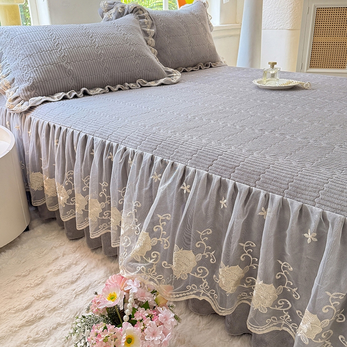 91家纺网 家纺一手货源 找家纺 美达家纺 2025新款牛奶绒纯色夹棉床裙 牛奶绒夹棉床裙-灰