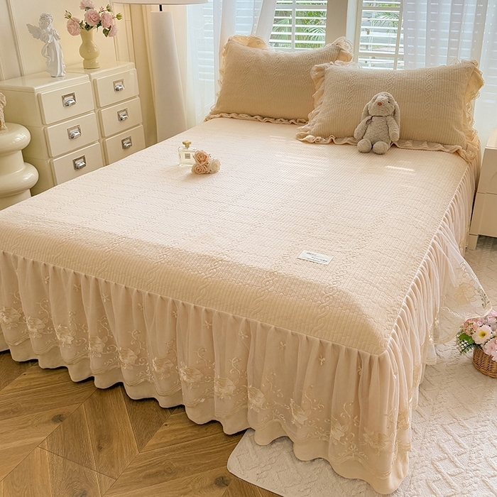 91家纺网 家纺一手货源 找家纺 美达家纺 2025新款牛奶绒纯色夹棉床裙 牛奶绒夹棉床裙-米白