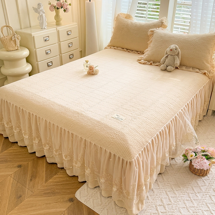 91家纺网 家纺一手货源 找家纺 美达家纺 2025新款牛奶绒纯色夹棉床裙 牛奶绒夹棉床裙-米白