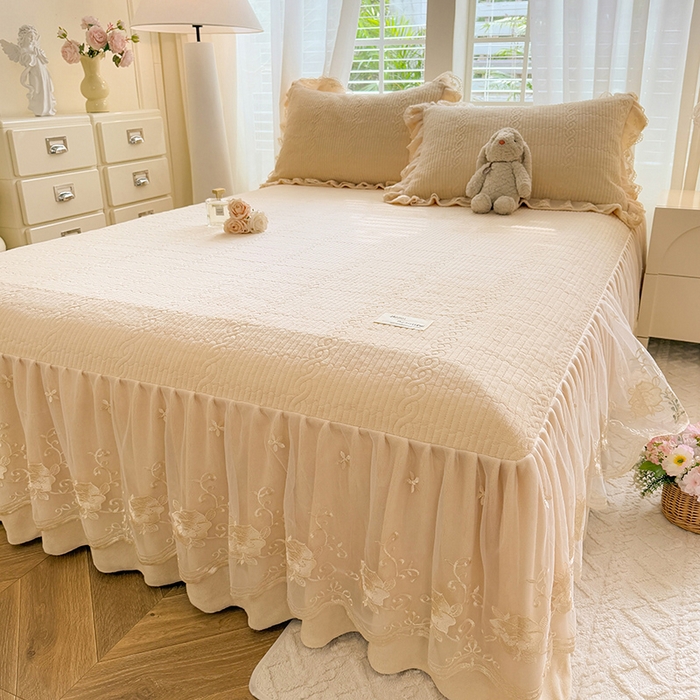 91家纺网 家纺一手货源 找家纺 美达家纺 2025新款牛奶绒纯色夹棉床裙 牛奶绒夹棉床裙-米白